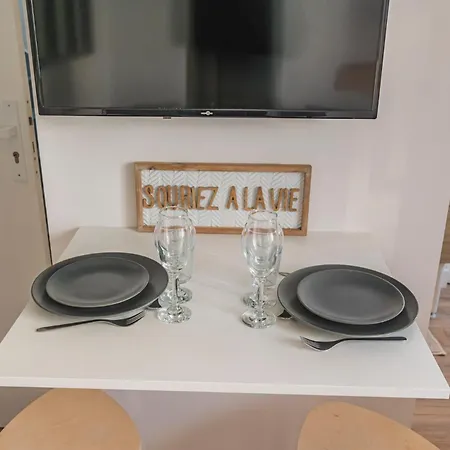 Appartement Flora,centre Reims,parking Prive *