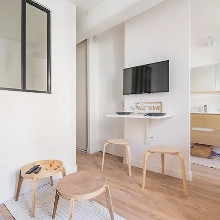 Flora,centre Reims,parking Prive