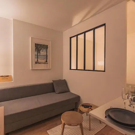 Flora,centre Reims,parking Prive *