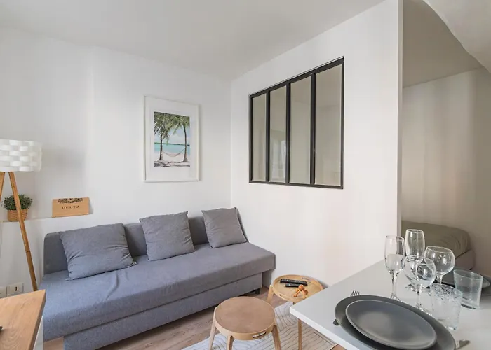 Flora,centre Reims,parking Prive *