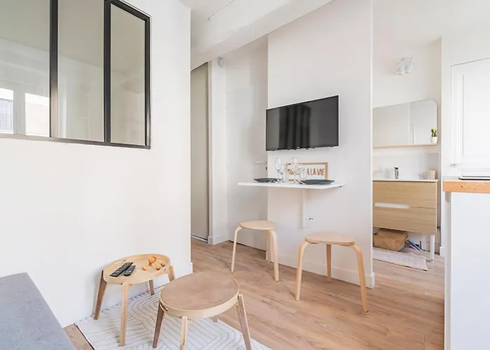 Flora,centre Reims,parking Prive